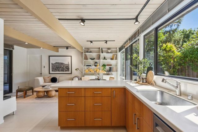1070 Harriet Street, Palo Alto, CA 94301