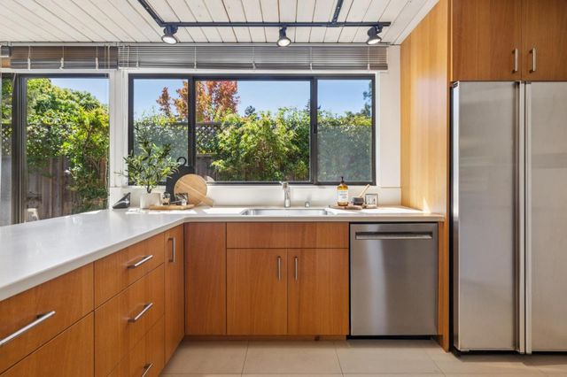 1070 Harriet Street, Palo Alto, CA 94301