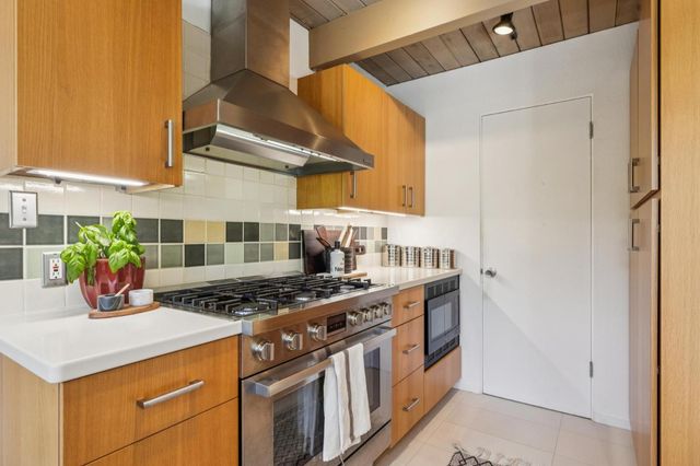 1070 Harriet Street, Palo Alto, CA 94301