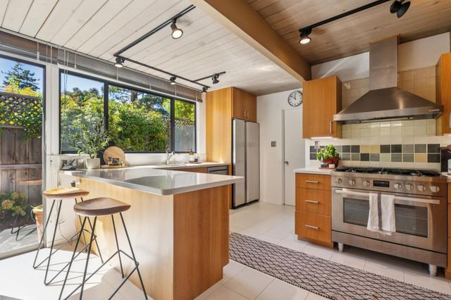 1070 Harriet Street, Palo Alto, CA 94301