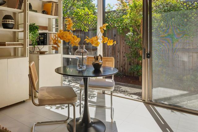 1070 Harriet Street, Palo Alto, CA 94301