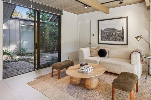 1070 Harriet Street, Palo Alto, CA 94301