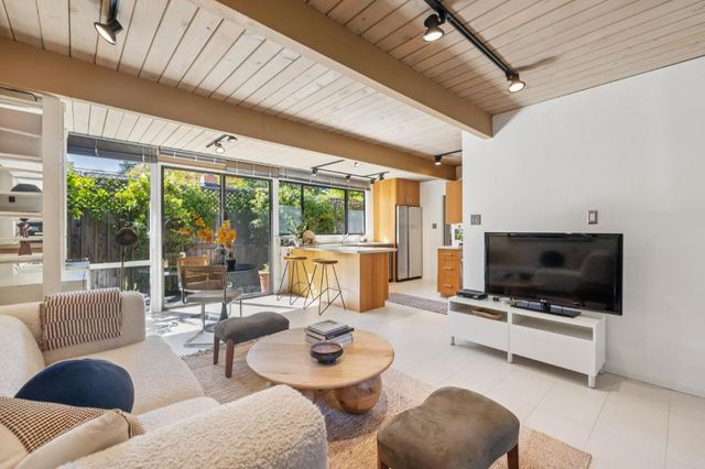 1070 Harriet Street, Palo Alto, CA 94301