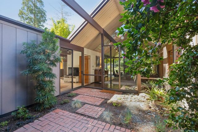 1070 Harriet Street, Palo Alto, CA 94301