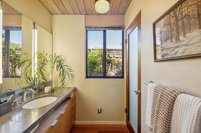 1070 Harriet Street, Palo Alto, CA 94301