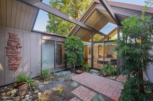 1070 Harriet Street, Palo Alto, CA 94301