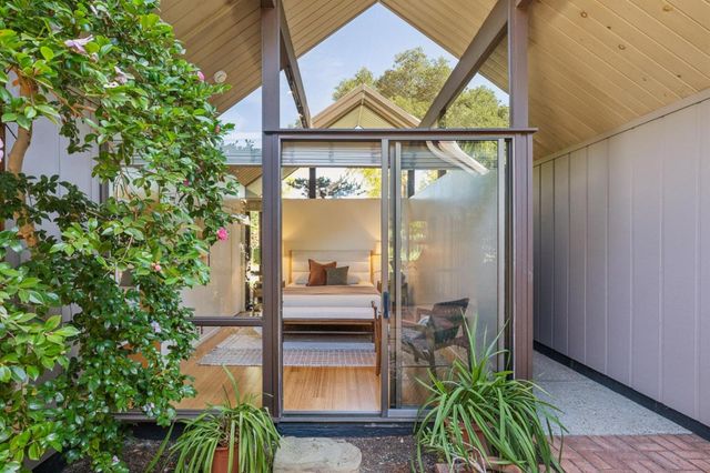 1070 Harriet Street, Palo Alto, CA 94301