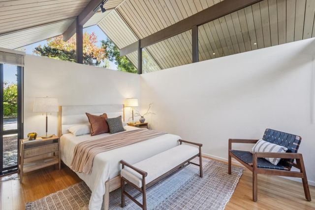 1070 Harriet Street, Palo Alto, CA 94301