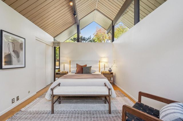 1070 Harriet Street, Palo Alto, CA 94301