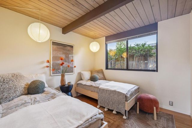 1070 Harriet Street, Palo Alto, CA 94301