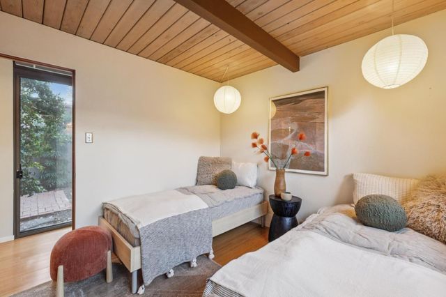 1070 Harriet Street, Palo Alto, CA 94301