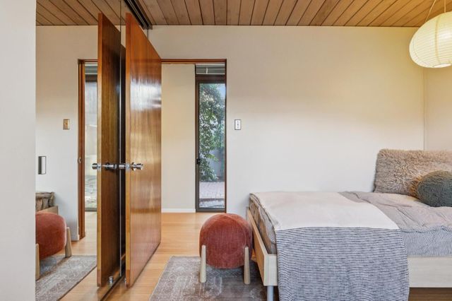 1070 Harriet Street, Palo Alto, CA 94301