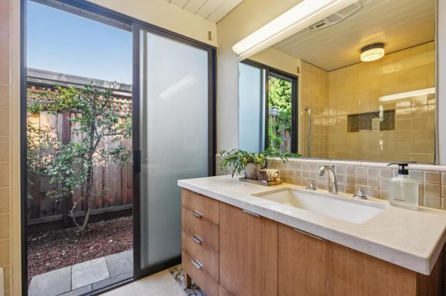 1070 Harriet Street, Palo Alto, CA 94301