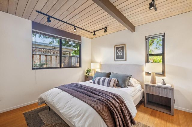 1070 Harriet Street, Palo Alto, CA 94301