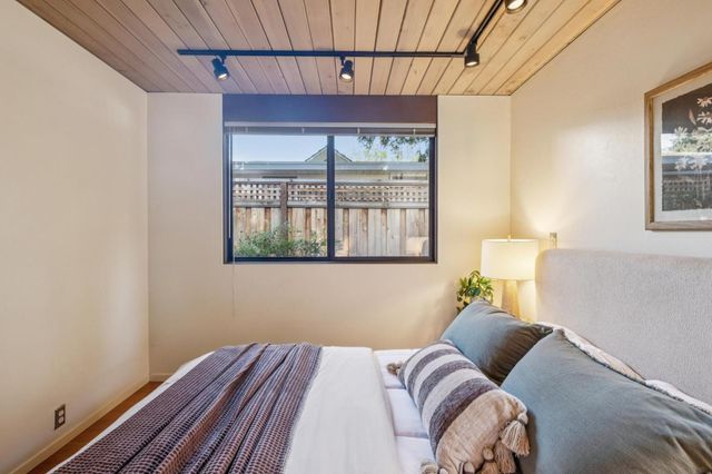 1070 Harriet Street, Palo Alto, CA 94301