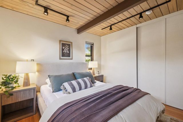1070 Harriet Street, Palo Alto, CA 94301