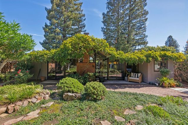 1070 Harriet Street, Palo Alto, CA 94301