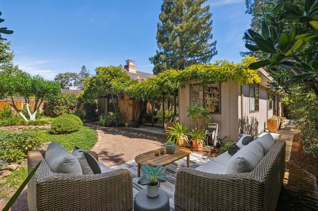 1070 Harriet Street, Palo Alto, CA 94301