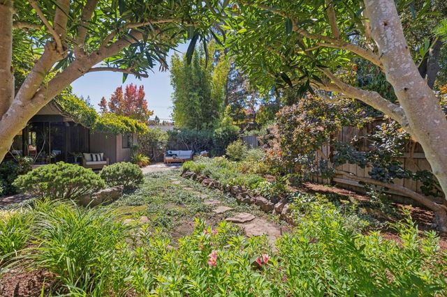 1070 Harriet Street, Palo Alto, CA 94301