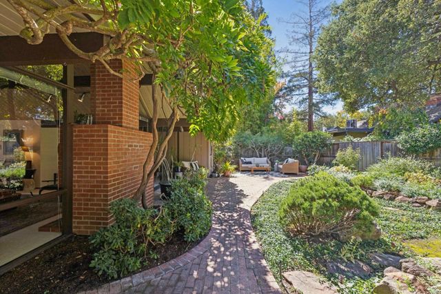 1070 Harriet Street, Palo Alto, CA 94301