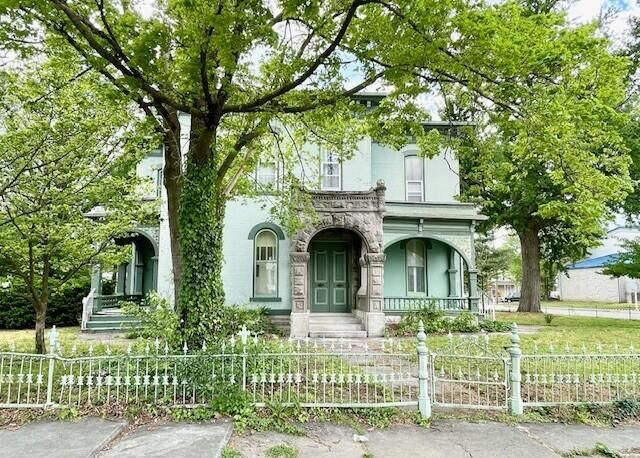 903 S Main Street, Carthage, MO 64836