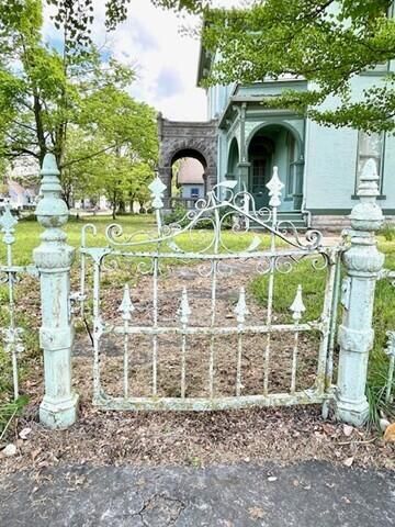 903 S Main Street, Carthage, MO 64836