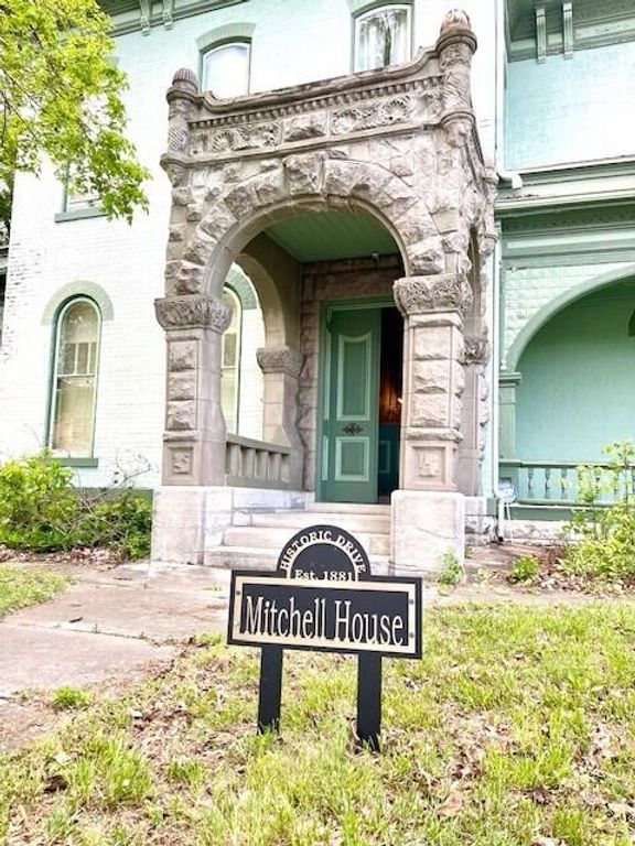 903 S Main Street, Carthage, MO 64836