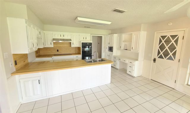 7519 Ravenswood Road, Granbury, TX 76049