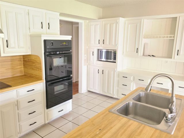 7519 Ravenswood Road, Granbury, TX 76049