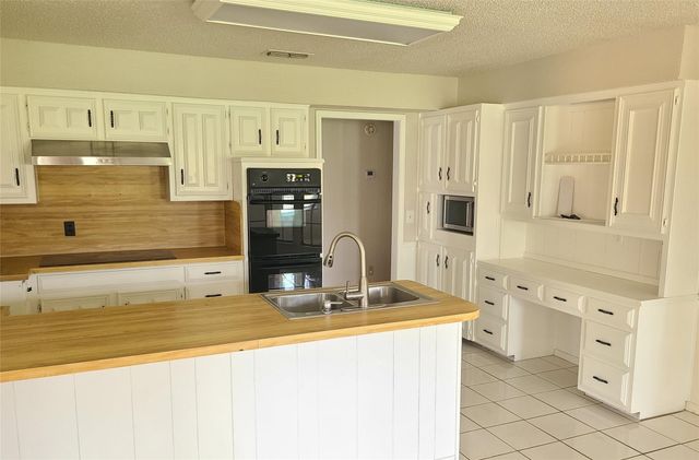 7519 Ravenswood Road, Granbury, TX 76049