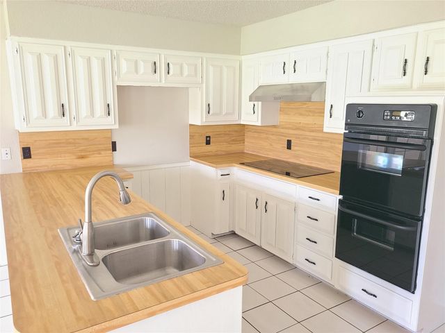 7519 Ravenswood Road, Granbury, TX 76049