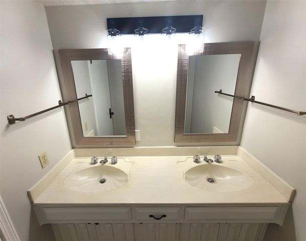 7519 Ravenswood Road, Granbury, TX 76049