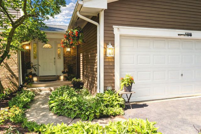 13310 N Red Coat Drive, Lemont, IL 60439