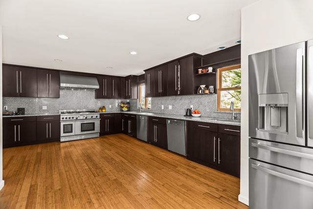 13310 N Red Coat Drive, Lemont, IL 60439