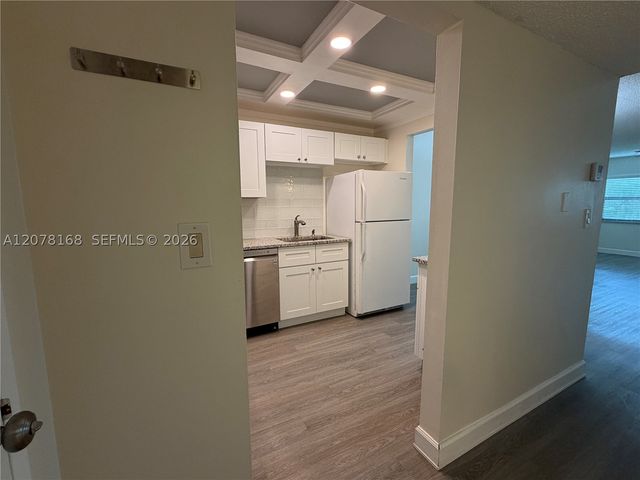 301 Racquet Club Rd 210, Weston, FL 33326