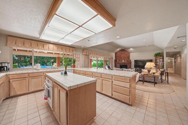 9069 Bader Rd, Elk Grove, CA 95624