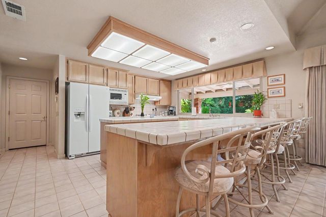 9069 Bader Rd, Elk Grove, CA 95624