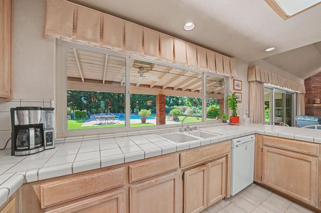 9069 Bader Rd, Elk Grove, CA 95624