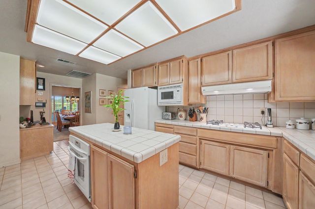 9069 Bader Rd, Elk Grove, CA 95624