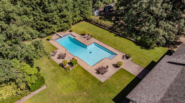 9069 Bader Rd, Elk Grove, CA 95624