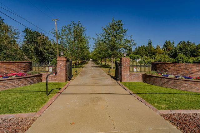 9069 Bader Rd, Elk Grove, CA 95624
