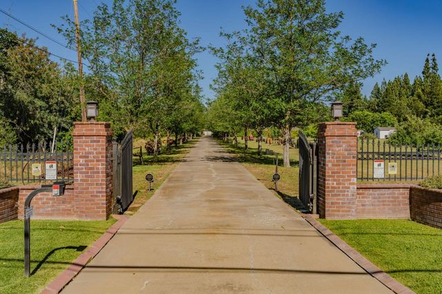 9069 Bader Rd, Elk Grove, CA 95624