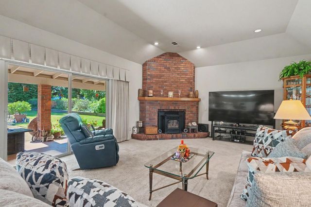 9069 Bader Rd, Elk Grove, CA 95624