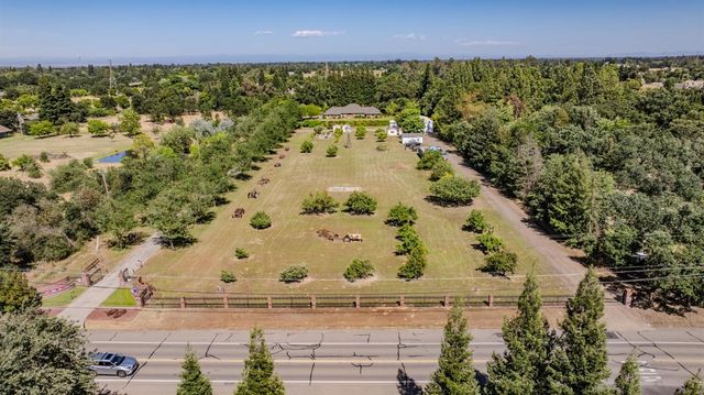 9069 Bader Rd, Elk Grove, CA 95624