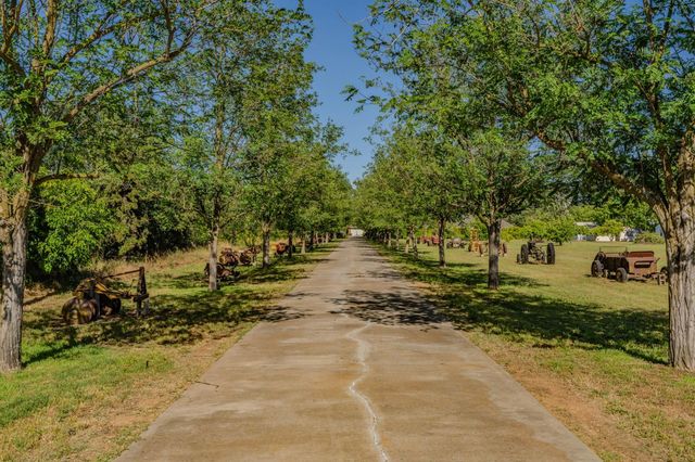 9069 Bader Rd, Elk Grove, CA 95624