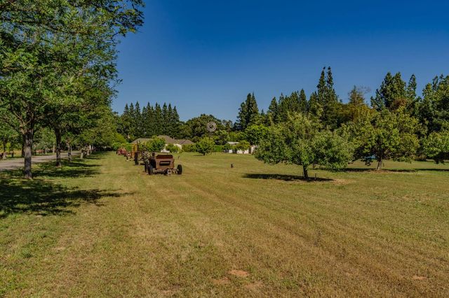 9069 Bader Rd, Elk Grove, CA 95624