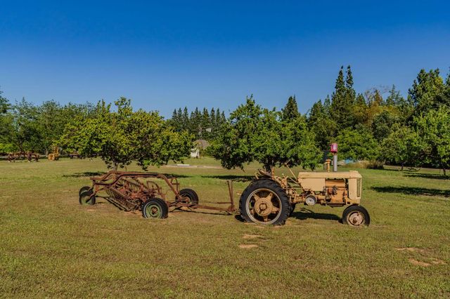 9069 Bader Rd, Elk Grove, CA 95624