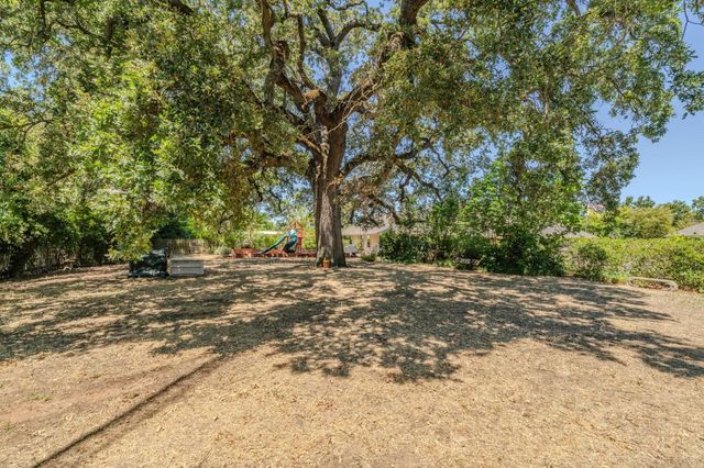9069 Bader Rd, Elk Grove, CA 95624