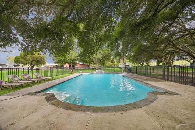 19197 Ramsey Road, Crosby, TX 77532