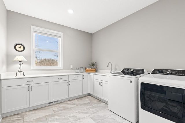 6373 Apple Court, Inver Grove Heights, MN 55077